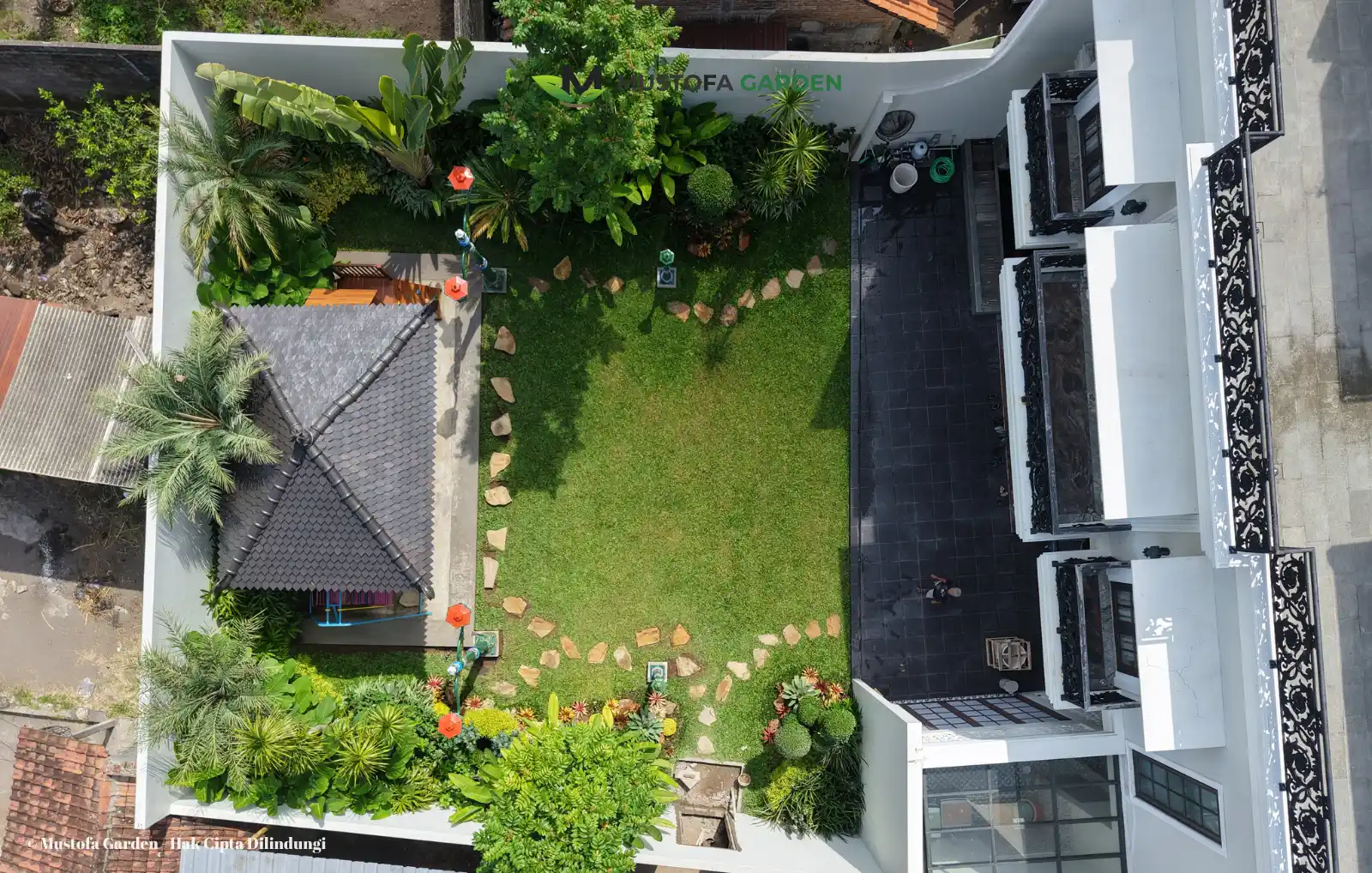 Taman Rumah Tropis (4)